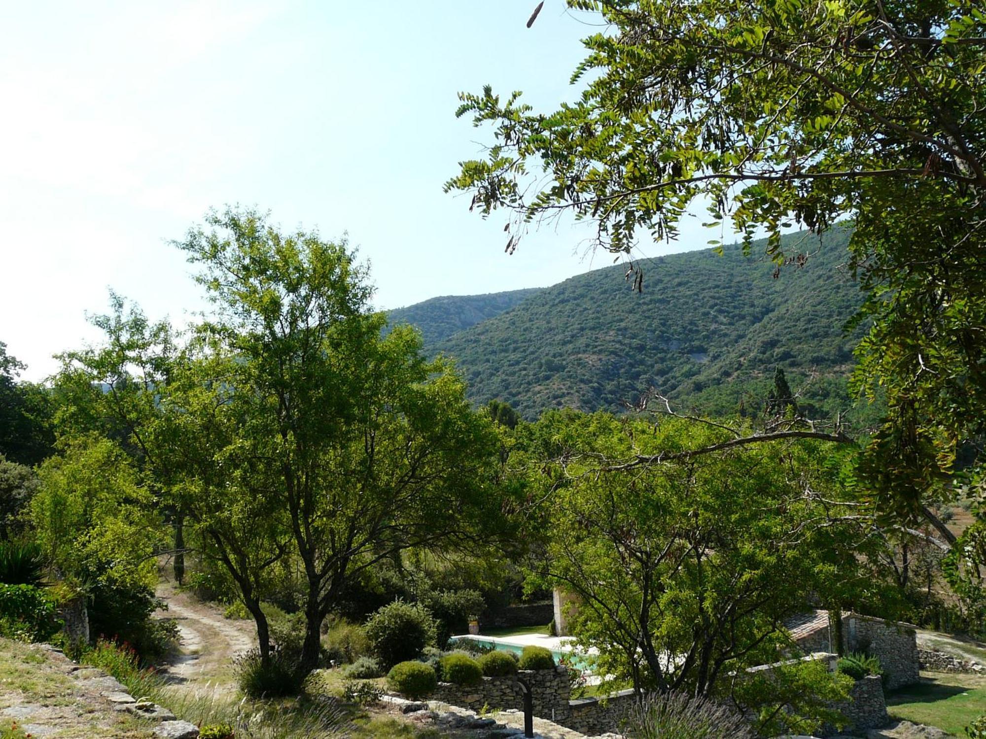 Joli Mas Provençal du 19ème siècle avec grande piscine privée, situé au calme, en campagne de Lacoste, au cœur du Luberon, 6 personnes, LS2-239 Amanto Lacoste  Esterno foto